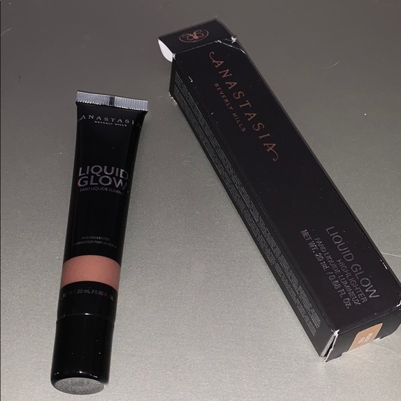 Anastasia Beverly Hills peach fizz liquid glow! - Picture 5 of 5
